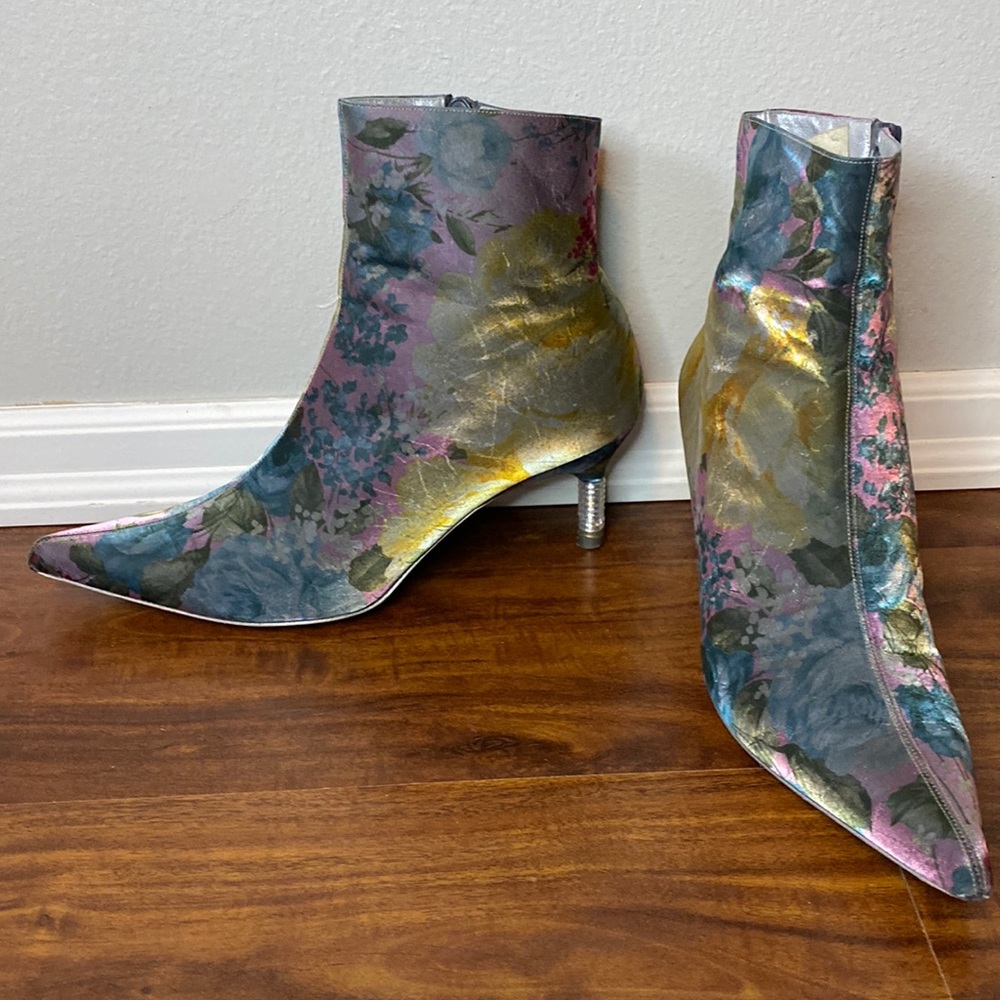 Charles Jourdan Paris Women’s Holographic Floral Boots 36742F Size 8.5